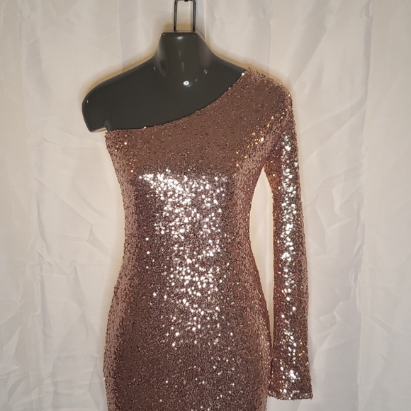 Fashion Nova Dresses & Skirts - Fashion Nova Dress Shiny Rose Gold sequins Dress